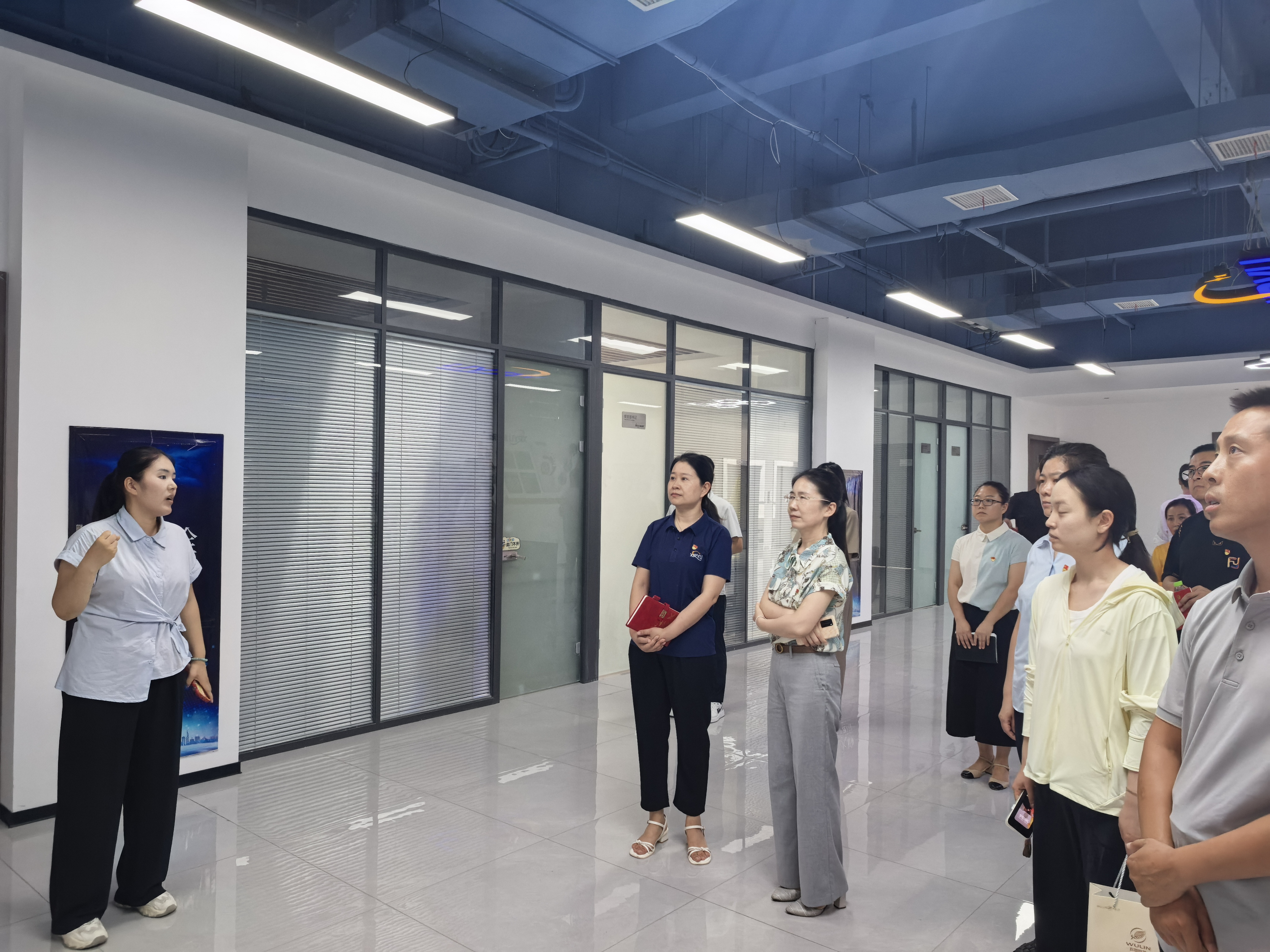 淇濱區(qū)委社會工作部組織非公企業(yè)黨員在星如雨科技開展主題黨日活動